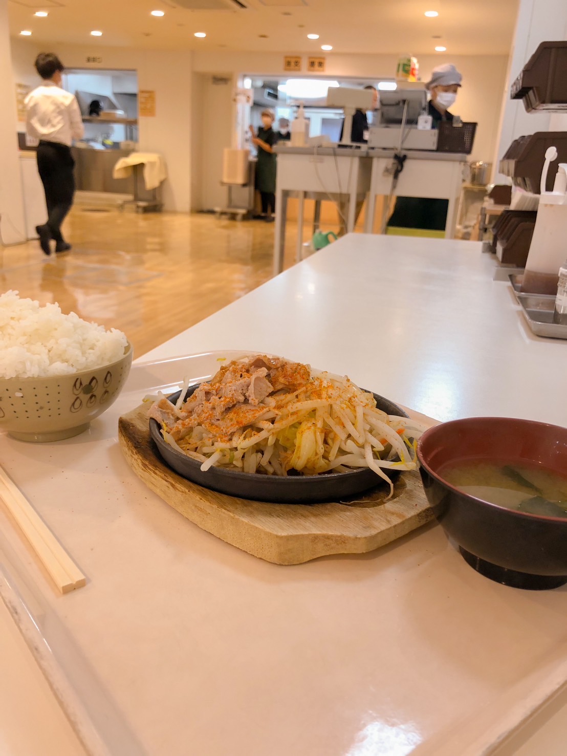 「ポークジュージュー」850円(税込み)。ご飯と味噌汁がつく