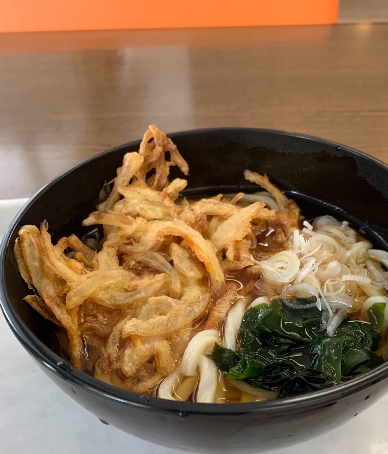 「天ぷらうどん」380円(税込み)