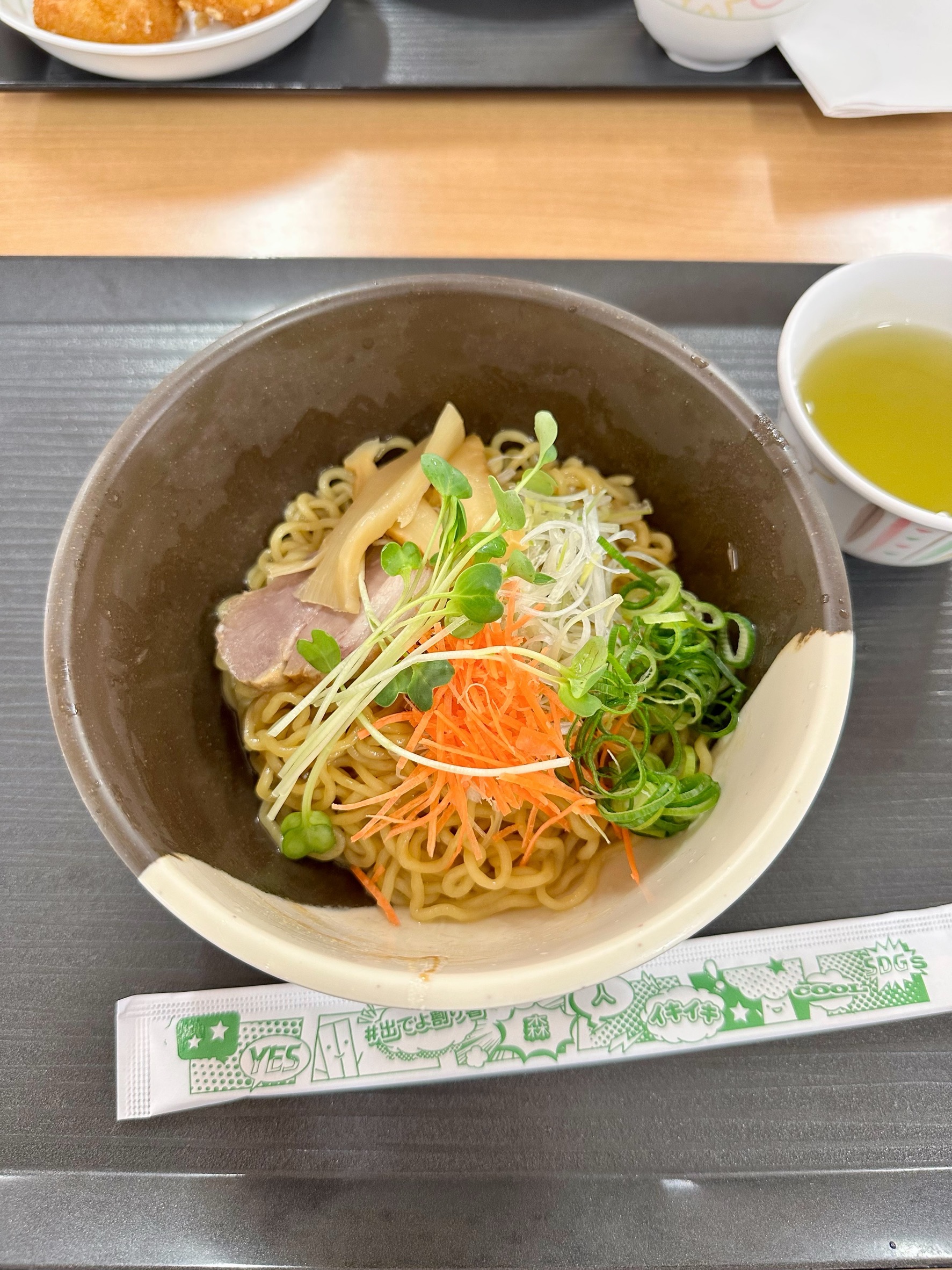 「しょう油そば」528円(税込み)