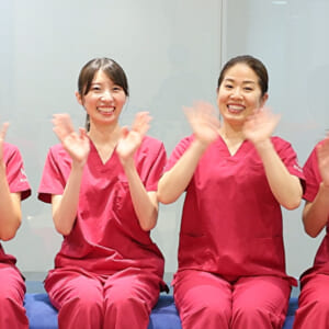 「時間をかけた丁寧な指導で 無理なくDHスキルを習得！」医療法人社団①栗林歯科医院/②栗林歯科医院 丸の内