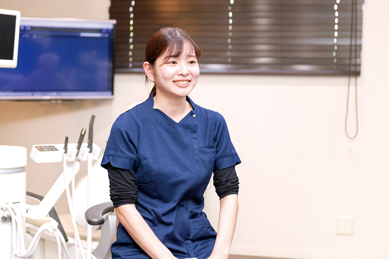 たなか歯科クリニックに勤務する後藤 潤奈 さん（大垣女子短期大学卒）