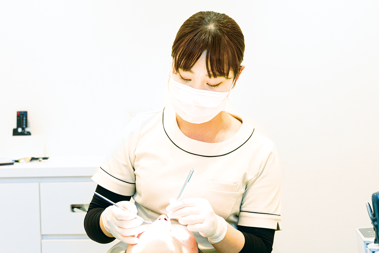 医療法人社団 ライフ Life Dental Clinic ライフ歯科に勤務する坪山 奈美 さん（太陽歯科衛生士専門学校卒）
