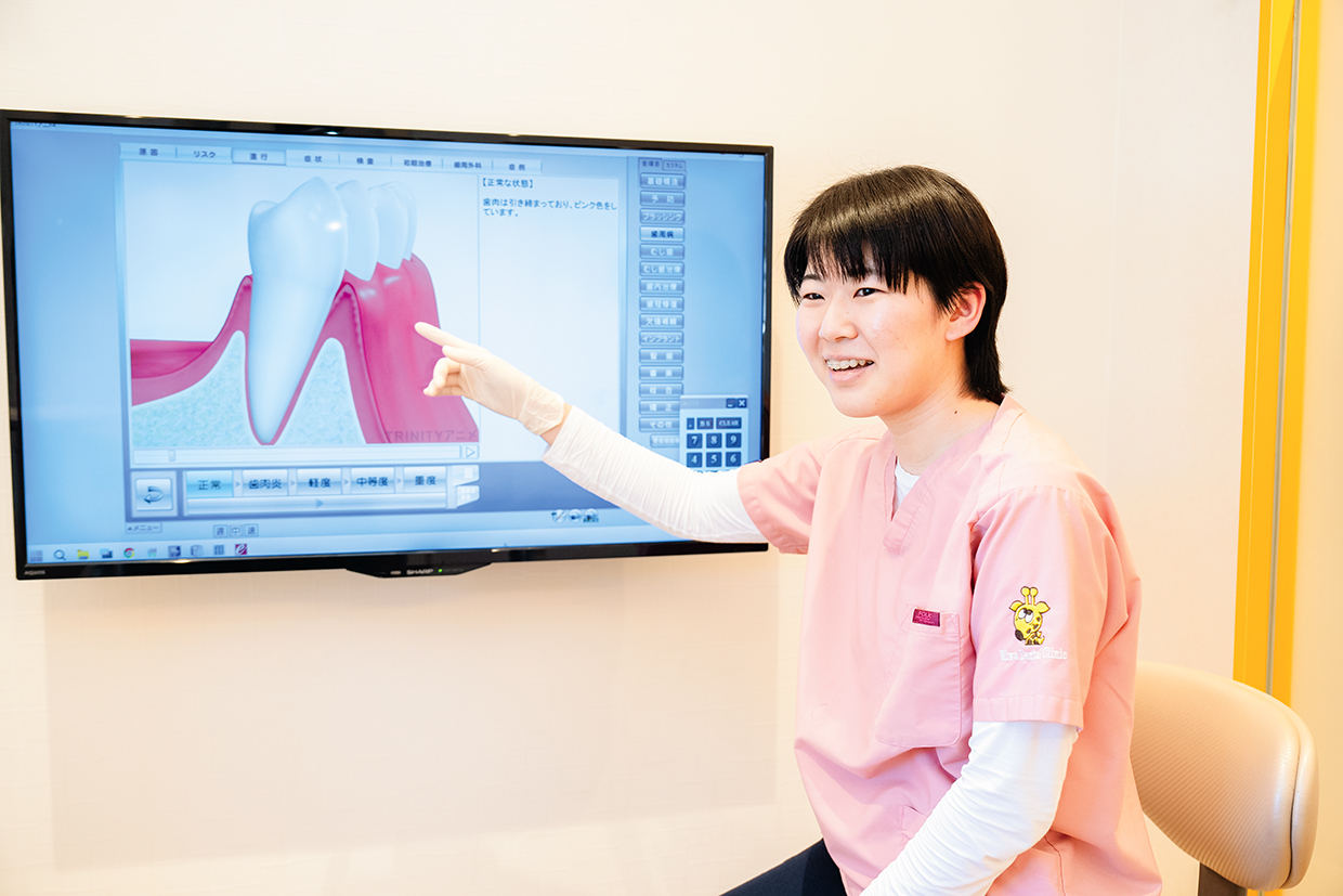 医療法人 健秀會 みわ歯科クリニックに勤務する福島 みなも さん（日本ウェルネス歯科衛生専門学校卒）