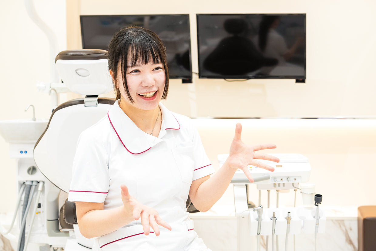 医療法人社団 ルネサンス えいふく総合エキ歯科に勤務する濵本 奈々 さん（北原学院千葉歯科衛生専門学校卒）
