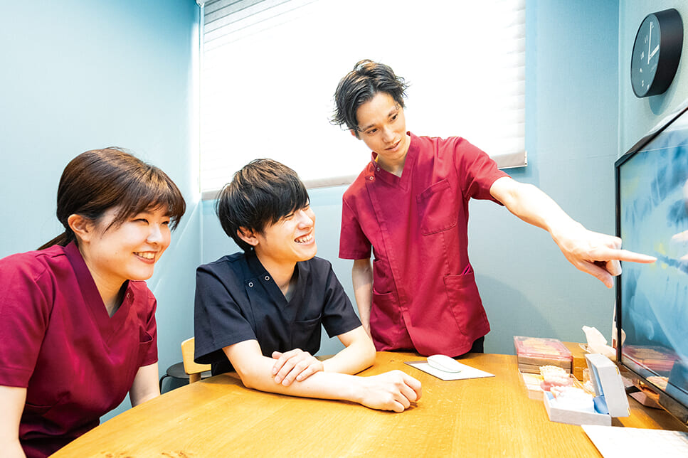 医療法人 赤心会 バウムクーヘン歯科クリニックに勤務する岡井 章将 先生（九州歯科大学卒）