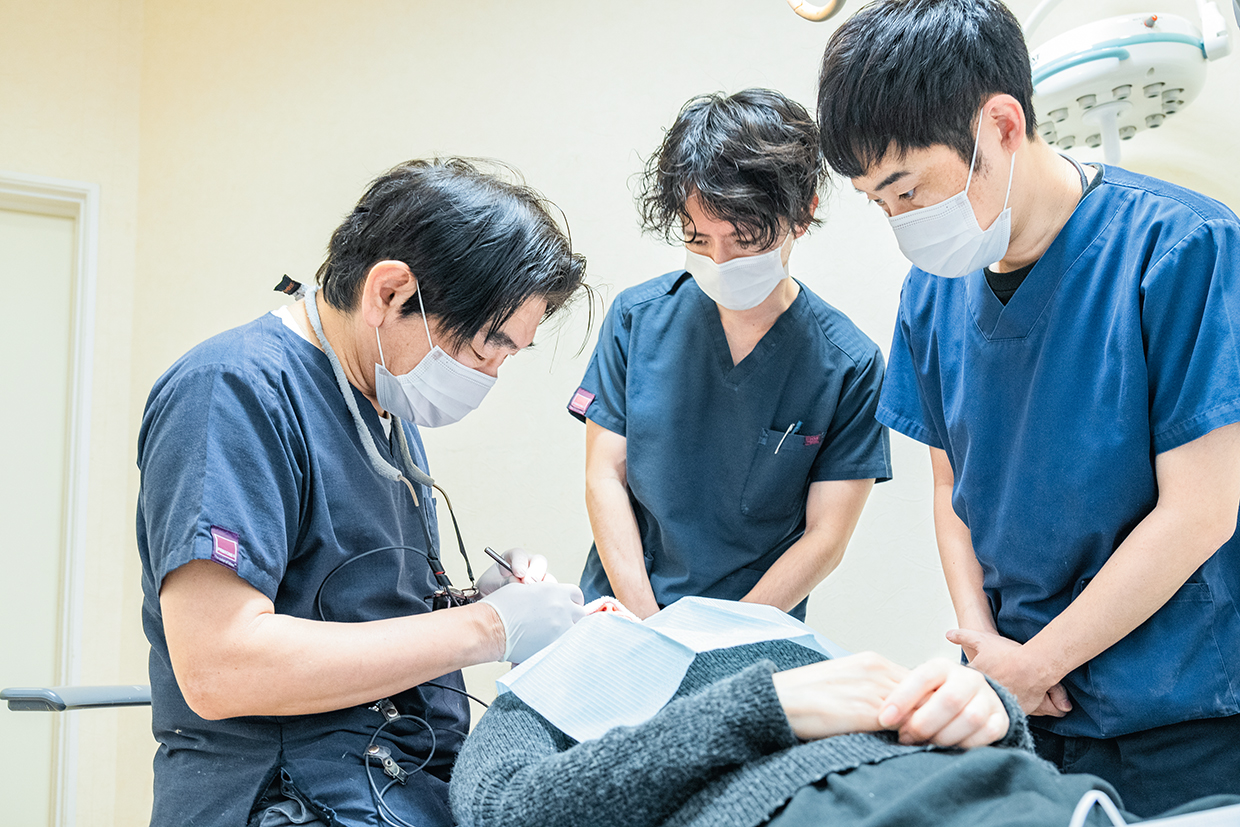 医療法人 瑞帆会 むらおか歯科医院に勤務する村岡 卓也 先生（九州大学卒）
