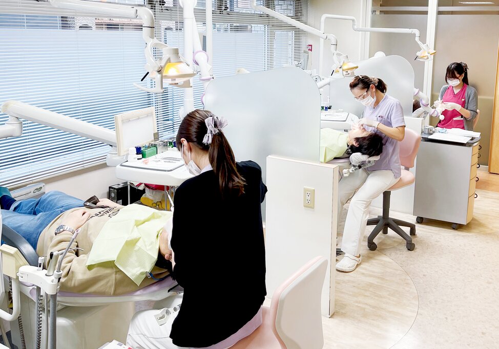 神奈川県の(1)すやま歯科クリニックまたは(2)すやまデンタルクリニックの写真2