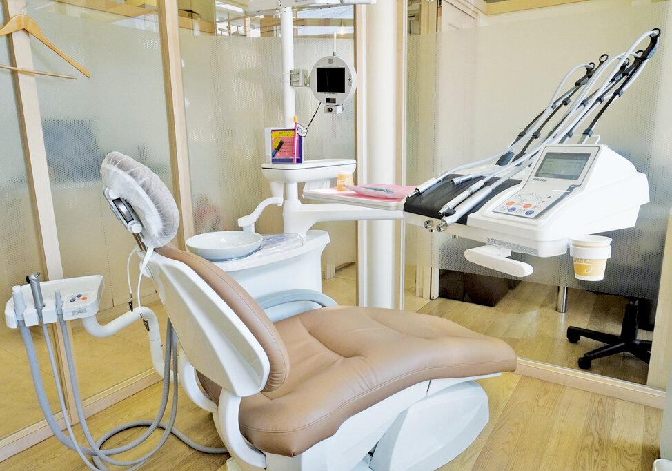愛知県の(1)あつたの森歯科クリニックまたは(2)あかつき台歯科医院の写真4