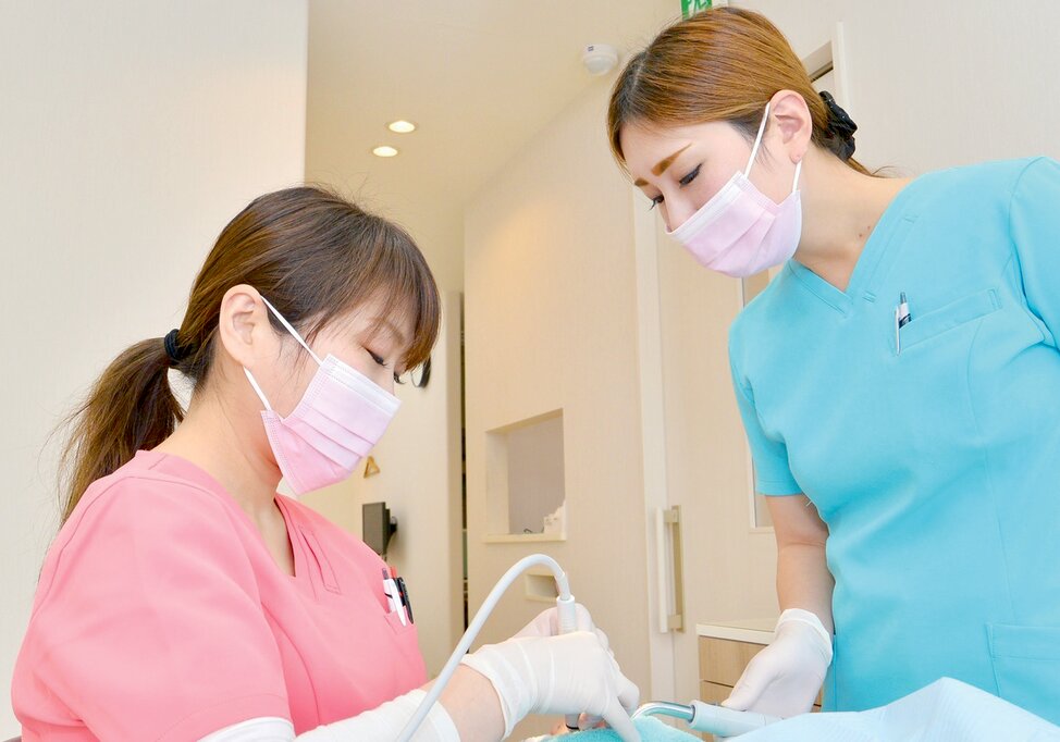 大阪府の(1)さつきやま歯科クリニックまたは(2)クマシロ歯科診療所または(3)クレオ今宮デンタルクリニックの写真2
