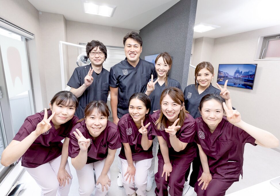 千葉県の(1)市川真間こずえ歯科・矯正歯科または(2)両国こずえ歯科・矯正歯科または(3)市川駅前オーロラ歯科・矯正歯科または(4)松戸矯正歯科クリニックの写真1