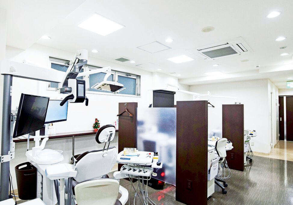 神奈川県の(1)アイル歯科クリニックまたは(2)アルファ歯科クリニックの写真2